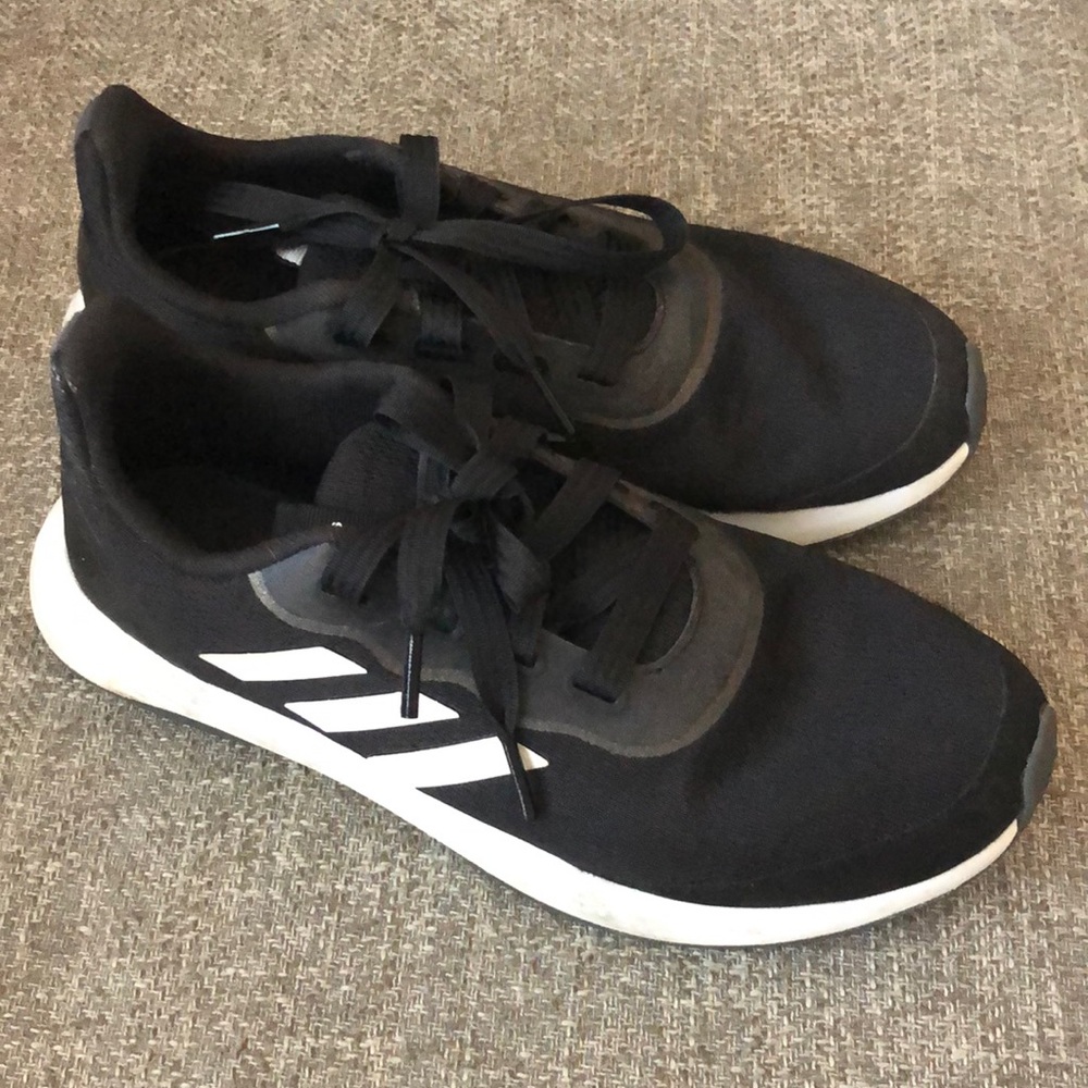 Adidas women’s lightmotion sneakers, size 8